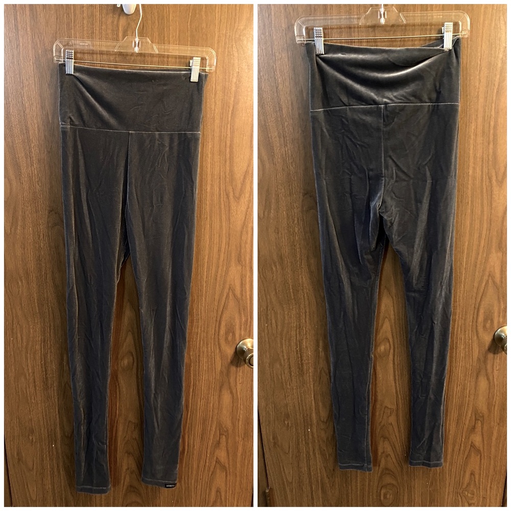 Gray pewter velvet Members Only leggings size L, soft warm & chic